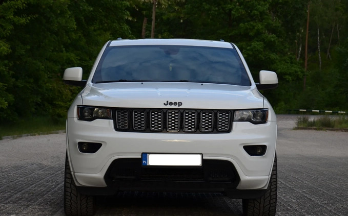 Jeep Grand Cherokee cena 120000 przebieg: 113000, rok produkcji 2019 z Łomianki małe 154